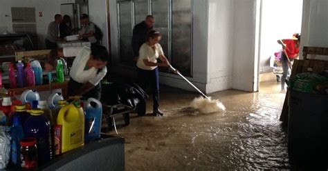 Inundaciones en Santiago de Cuba provocan daños materiales y derrumbe