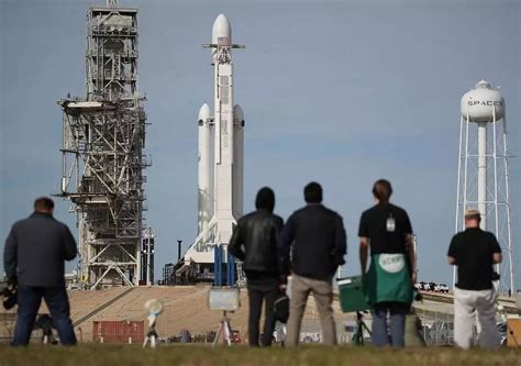 Spacex再创历史，最强火箭猎鹰重型首飞成功