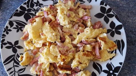 Recette Lomelette Brouillée Aux Lardons Notée 4 2 5