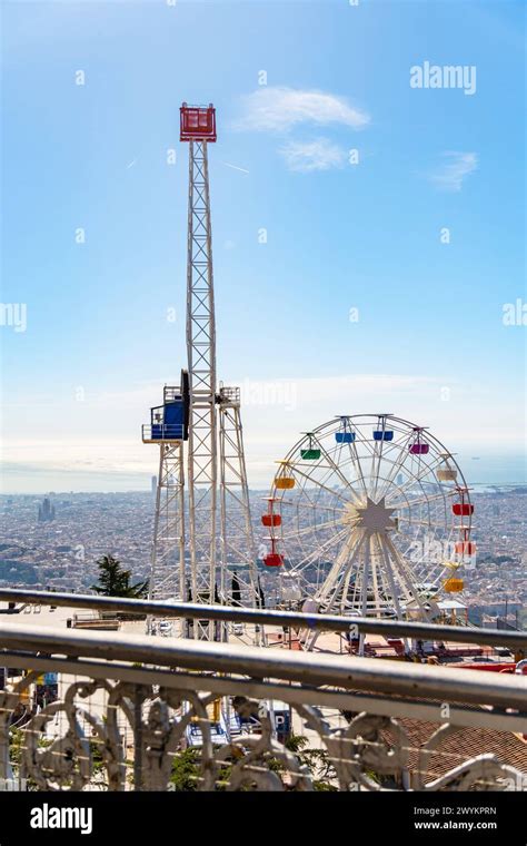 Vergn Gungspark Parc Datraccions Tibidabo In Barcelona Spanien