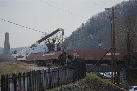 Freight Train Derails Into River In Harpers Ferry Journal News Journal