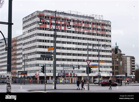 Stop Wars Schreiben Auf Alten Verlassenen Ddr Ra B Ro Geb Ude Haus