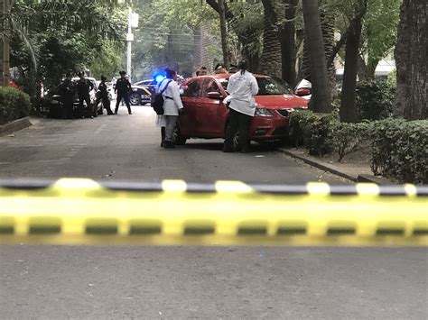 Ola Violenta En La Ciudad De México Pie De Página