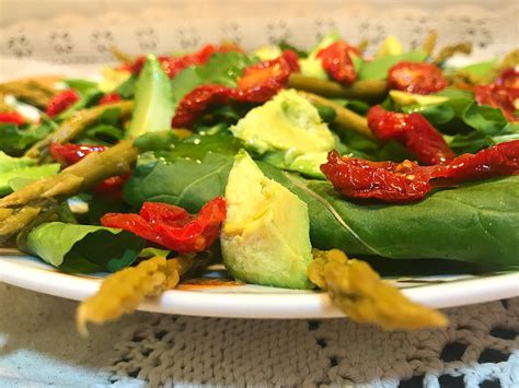 Ensalada de espárragos verdes tirabeques y aguacate Love my Salad