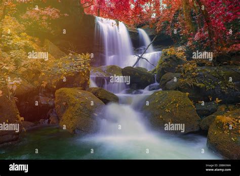 Wasserfall Im Regenwald Auf Phu Wanne Berk Berg Phetchabun Thailand