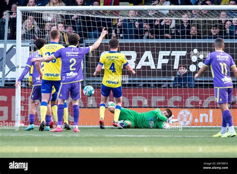 Leeuwarden R Fc Volendam Goalkeeper Filip Stankovic Prevents L