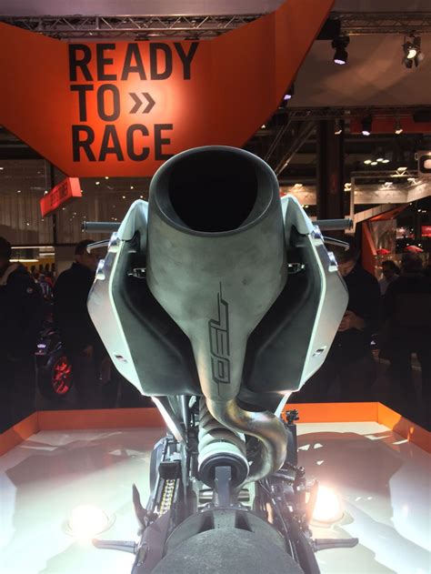 KTM Duke Naked bike tầm trung cạnh tranh với Kawasaki Z