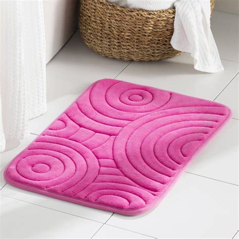 Bay Isle Home Rectangular Polyester Non Slip Geometric Bath Rug