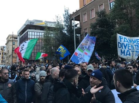 Scontri Fra Tifosi E Polizia Alla Festa Della Lazio Ultras Arrestati