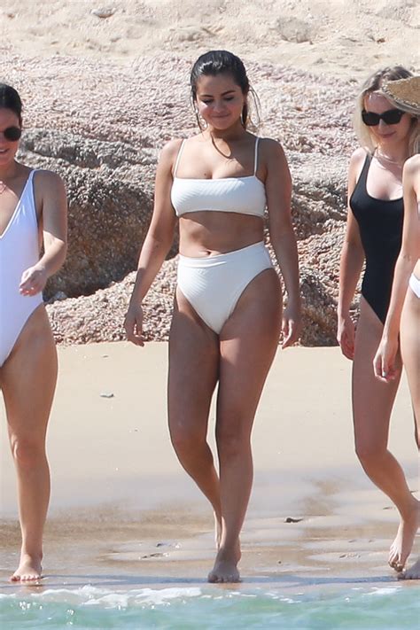 Selena Gomez en bikini à Cabo San Lucas au Mexique 26 février 2019