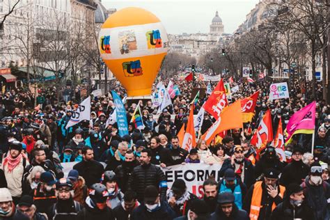 We Francji trwają strajki Ścisk chaos i frustracja WP Kobieta