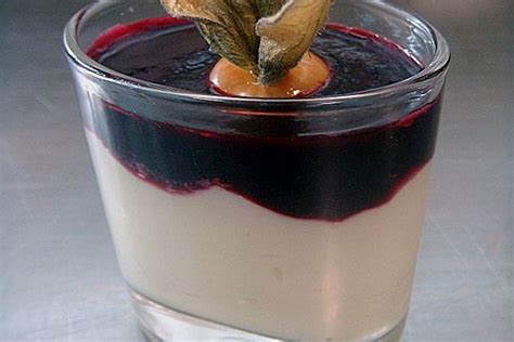 Bayrische Creme mit Erdbeersoße von nikipfaffi Chefkoch