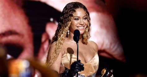 Beyonce Gets Emotional During Her Record Breaking Win Speech in the ...