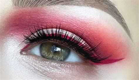 12 Inspirasi Pakai Eyeshadow Pink Yang Nggak Kampungan Photo Fimela