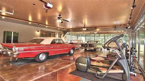 This Totally Normal-Looking House For Sale Has A 25-Car Garage - Car in ...