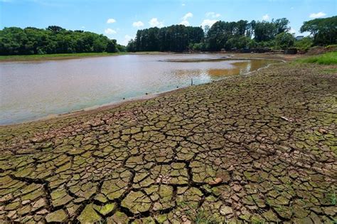 Estiagem em SC faz 87 cidades decretarem situação de emergência Santa