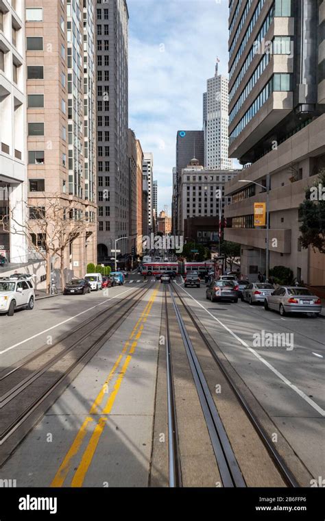 Calles De San Francisco Con Funicular O Tranv A En Las Colinas