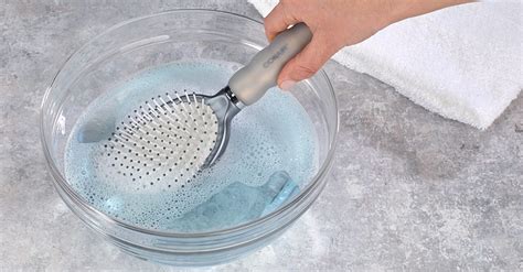 How To Clean Your Hairbrush In 3 Easy Steps