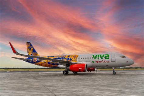 Viva Aerobus presenta avión con esquema del Club Tigres América Vuela