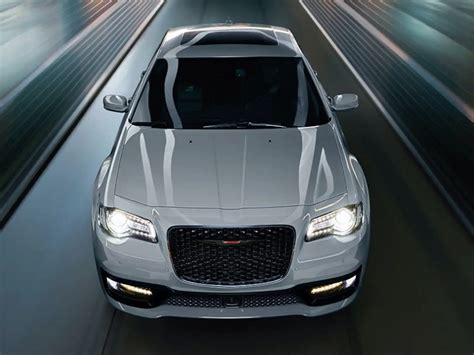 Chrysler 300 Vs Dodge Charger Blake Fulenwider Cdjr Clyde