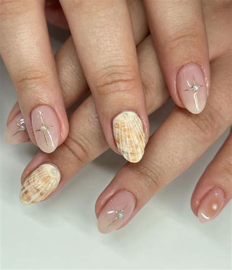 Under The Sea Seashell Nail Art Ideas Seashell Accent Nail With