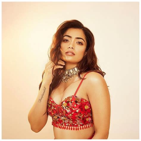 ರಶಮಕ ಮದಣಣ ಸಟನನಗ ಫಟಗಳ Actress Rashmika Mandanna Hot And Sizzling Photos