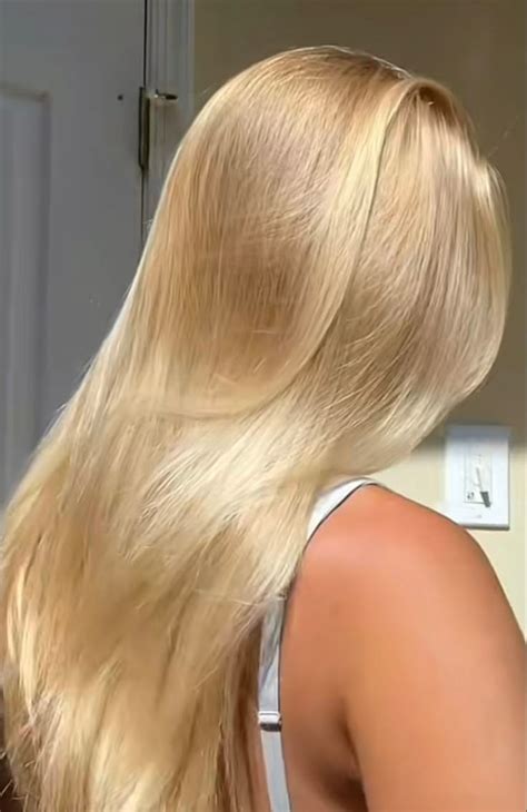 Pin By Catherine Connelly On Hair Dyed Blonde Hair Summer Blonde Hair Bright Blonde Hair