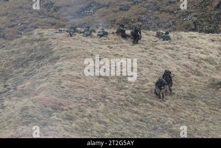 Kommandosoldaten Des Schweizer Kommando Spezialkr Fte Ksk F Hren Auf