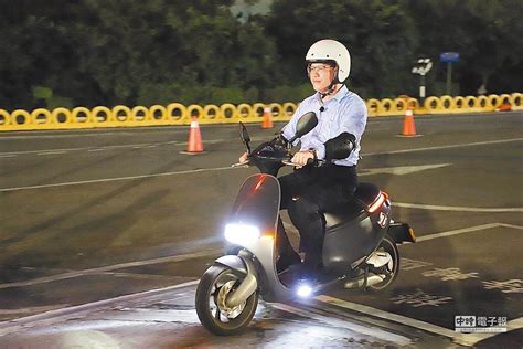 機車路考「直線7秒」4大技巧曝光 內行揭：起步多帶油門 觸快訊