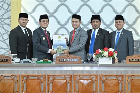 DPRK Banda Aceh Gelar Paripurna Penyampaian Dan Penyerahan R KUA PPAS 2024