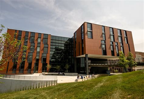 Clifton Court Hall - University of Cincinnati - Messer Construction Co.
