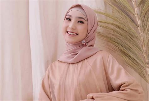 Warna Hijab Yang Cocok Untuk Kulit Sawo Matang