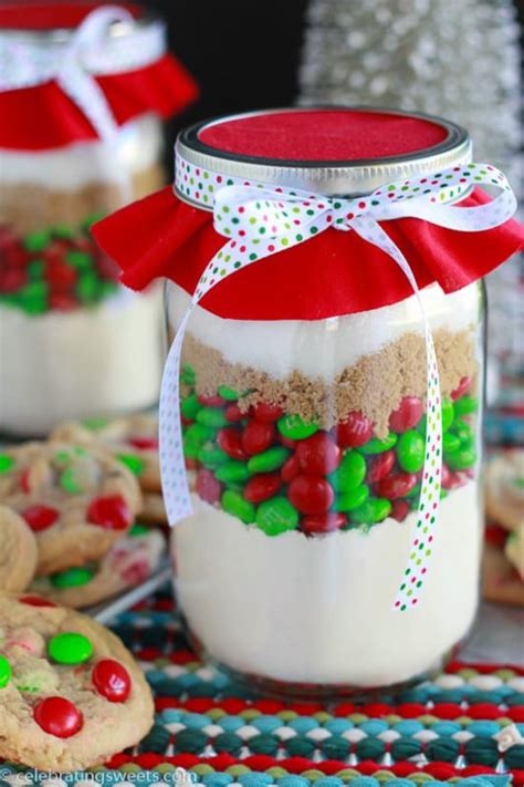 Fabulous And Festive Christmas Mason Jar Crafts To Make This Holiday