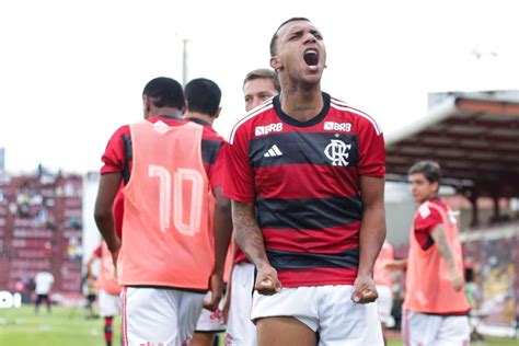 ANTES DE ACERTAR IDA DE PETTERSON PARA O ATHLETICO PR FLAMENGO JÁ