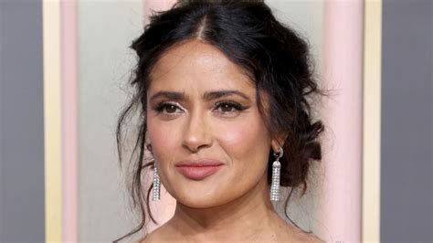 Salma Hayek nue dans son sauna à 56 ans la star fait grimper la