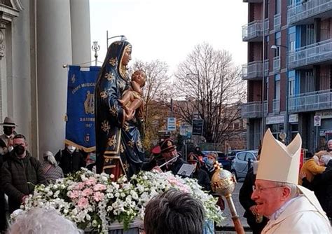 A Saronno Si Rinnova La Tradizione In Tantissimi In Processione Per La