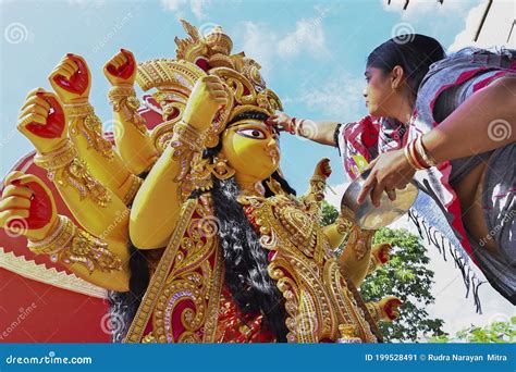 Durga Puja Festival Howrah West Bengal India Editorial Photo Image Of Applying Durga