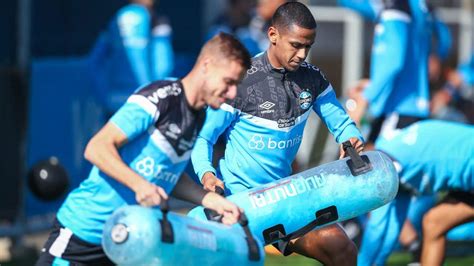 O que os jogadores fizeram no treino do Grêmio de hoje é surpreendente