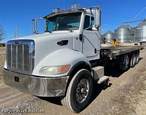 2006 Peterbilt 335 Flatbed Truck In Galena Ks Item Hx9820 Sold