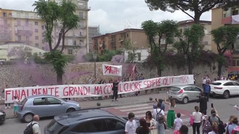 Scuola Finita Striscioni E Fumogeni Alla Matteo Mari Liratv