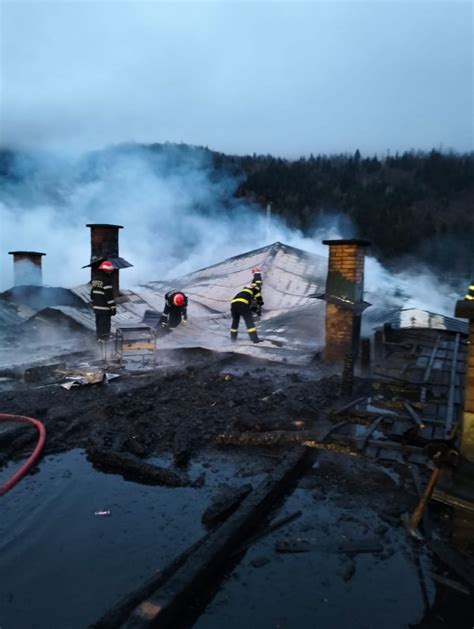 Foto Brut Rie Magazin I Dou Garaje Distruse Ntr Un Incendiu