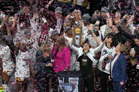 South Carolina Womens Basketball Dawn Staley Beat Iowa For Undefeated