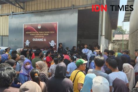 Warga Depok Antusiasme Lipat Surat Suara Pemilu 2024