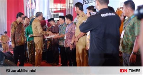 Pemprov Sulsel Serahkan Sertifikat Tanah Untuk Warga