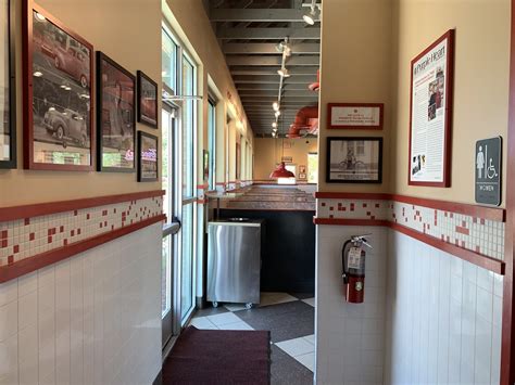 Freddy S Frozen Custard And Steakburgers Interior Freddy S F Flickr