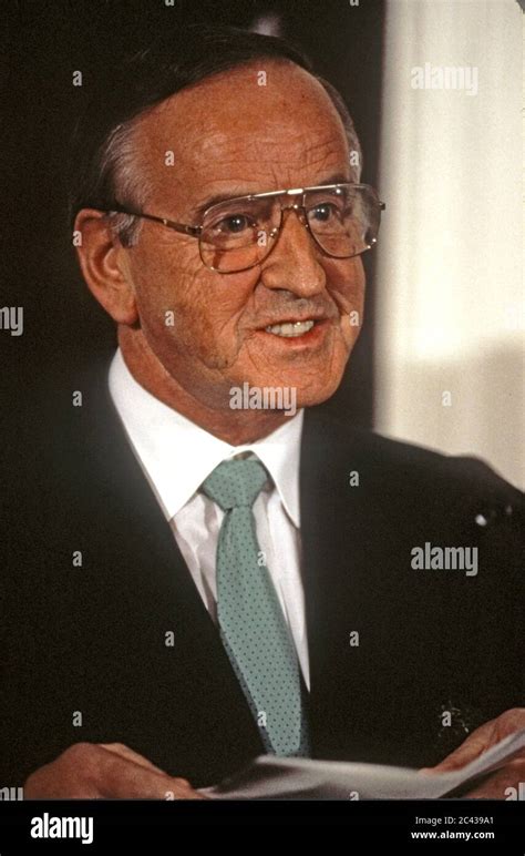 Irish prime minister taoiseach albert reynolds hi-res stock photography ...