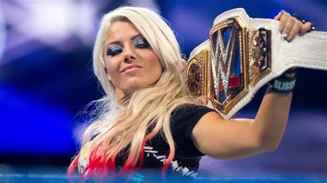 Alexa Bliss Estaria Pronta Para Retornar Wwe Personagem Ic Nico