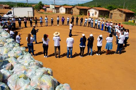 Prefeitura de Sento Sé realiza tradicional entrega de peixes e cestas