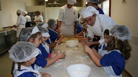 Alunni Di Prima Elementare Nel Laboratorio Di Cucina Gazzetta Di Reggio