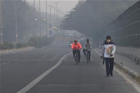 Delhi Witnesses Cold Morning Minimum Temperature 2 Notches Below Normal The Tribune